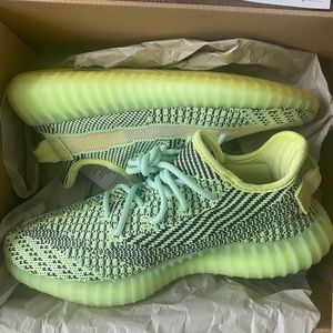 Yezzy 350 worn 2 times got them from Stock X